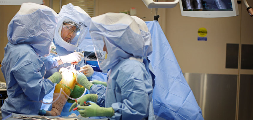 Orthopaedic surgeon David Lee and assistants operating on a patient’s leg.
